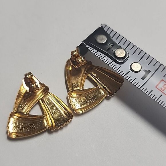 Elegant Gold and Green Earrings - Picture 4 of 4